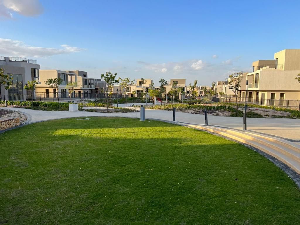 Landscaped lawns at SODIC East